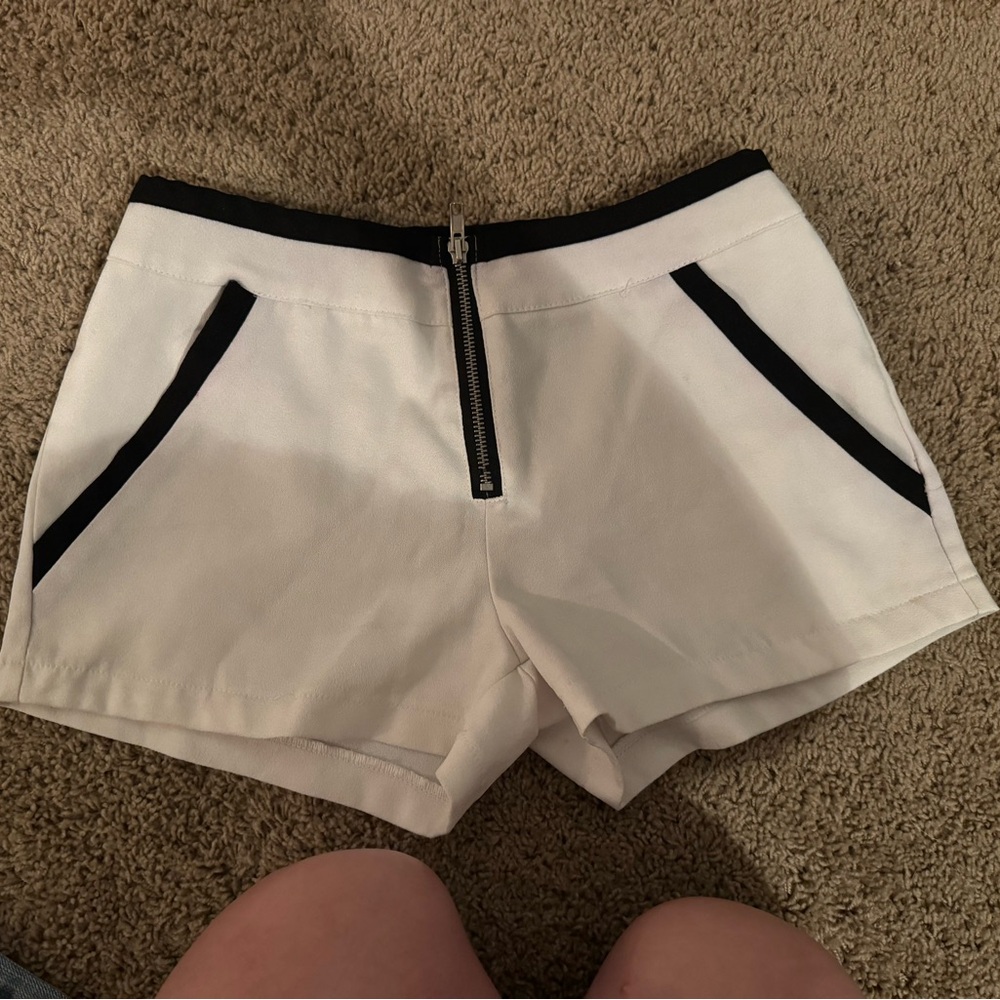 Women’s white shorts size small